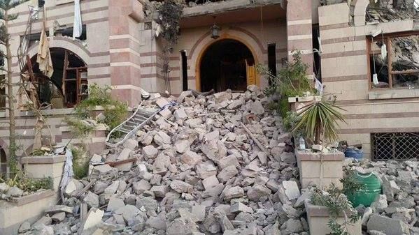 طيران التحالف يدمر منزل قيادي حوثي بحي النهضة شمال العاصمة صنعاء (صور)