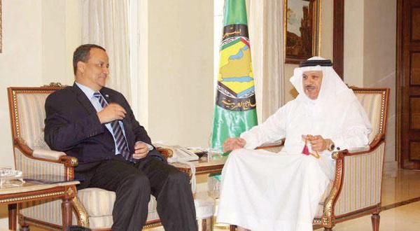 ولد الشيخ يلتقي أمين عام مجلس التعاون الخليجي لبحث جهود حل الأزمة اليمنية