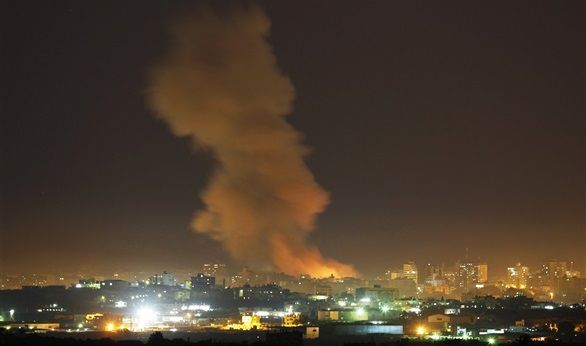 طائرات التحالف تقصف تجمعات للحوثيين في حراثة وسط مدينة إب
