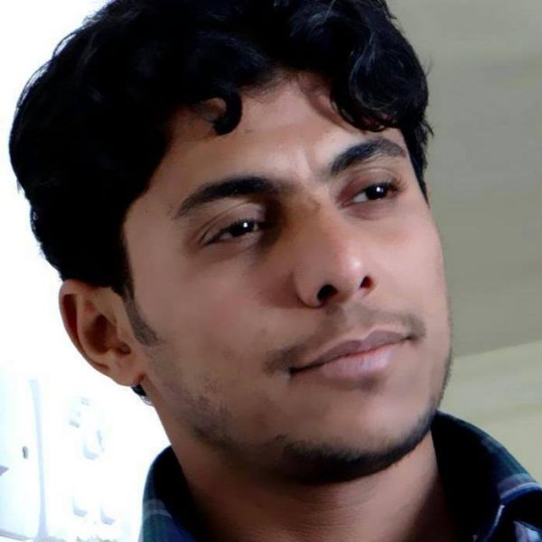 الحوثيون يرفضون نقل الصحفي المختطف أكرم الوليدي إلى المستشفى لتدهور حالته الصحية والنفسية