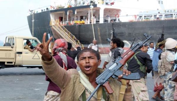 الحكومة اليمنية الشرعية تسعى لضبط الموانئ وتنشيط التجارة