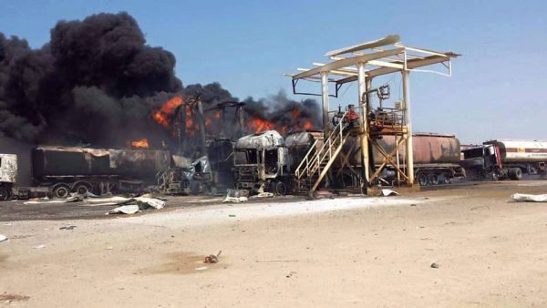 مقتل وإصابة 28 شخص في الحريق الذي اندلع بمنشأة رأس عيسى بالحديدة (صور)