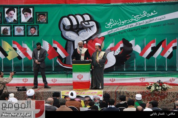 إيران تعلن فتح مقبرة خاصة لليمنيين وترفع صورة الحوثي مع حسن نصر الله والنمر والخميني (صور)