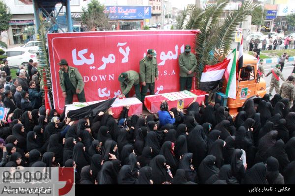 إيران تعلن فتح مقبرة خاصة لليمنيين وترفع صورة الحوثي مع حسن نصر الله والنمر والخميني (صور)