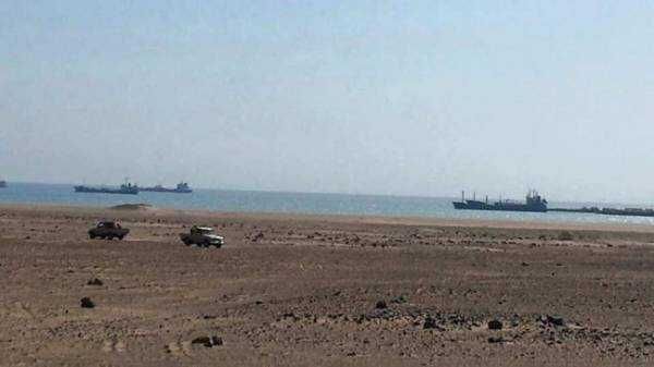 قوات التحالف تأمر بإخلاء ميناء البيضاء بشبوة في مساعي عسكرية  لتطويق المتمردين