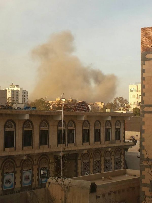 طيران التحالف يعاود قصف الرئاسة والنهدين جنوب العاصمة صنعاء (صور)