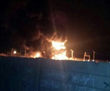 انفجارات ضخمة بأحد مخازن السلاح بمعسكر الحفا شرق صنعاء بعد قصفه من قبل طيران التحالف (صور)