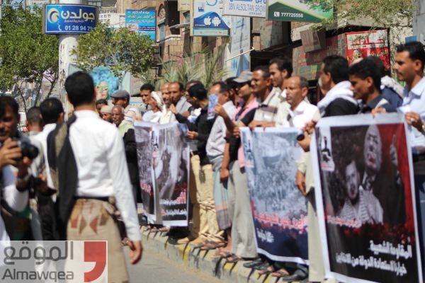 وقفة احتجاجية وسط مدينة تعز لمطالبة الحكومة بسرعة تحرير المحافظة  (صور)