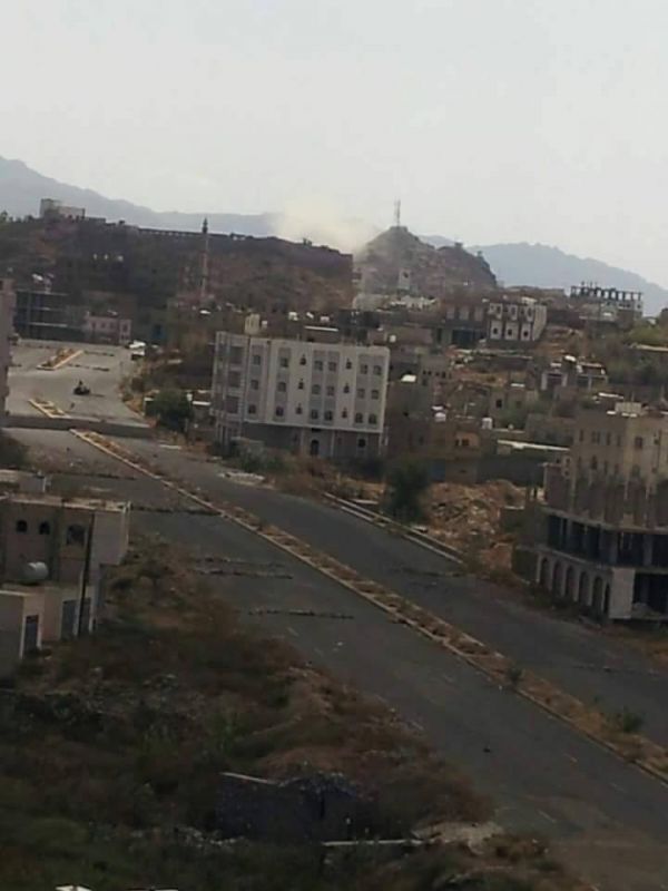 تعز : المقاومة تواصل تقدمها غرب المدينة وانهيارات في صفوف المليشيا