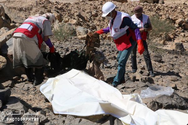 مأرب: إصابة 3 من فريق الهلال الأحمر في قصف مدفعي للحوثيين بصرواح