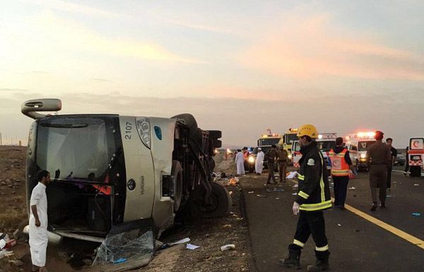 41 قتيلا وجريحا بحادث حافلة معتمرين بالسعودية