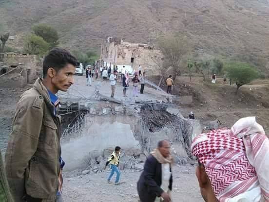 غارات لطيران التحالف أسفل نقيل السياني جنوب محافظة إب (صورة)