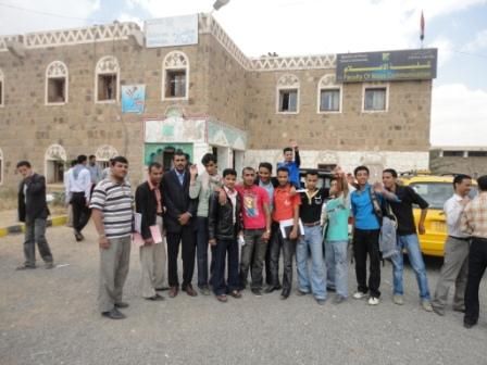 رئيس جامعة صنعاء المكلف من الحوثيين يقتحم كليتي التربية والإعلام ويفرض عمداء بالقوة