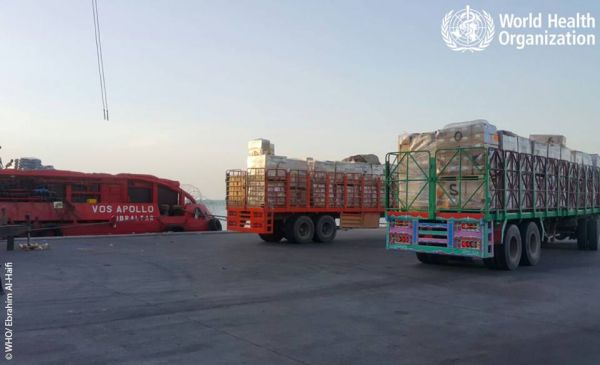 وصول 87 طن من الأدوية والمستلزمات الطبية إلى ميناء الحديدة (صور)