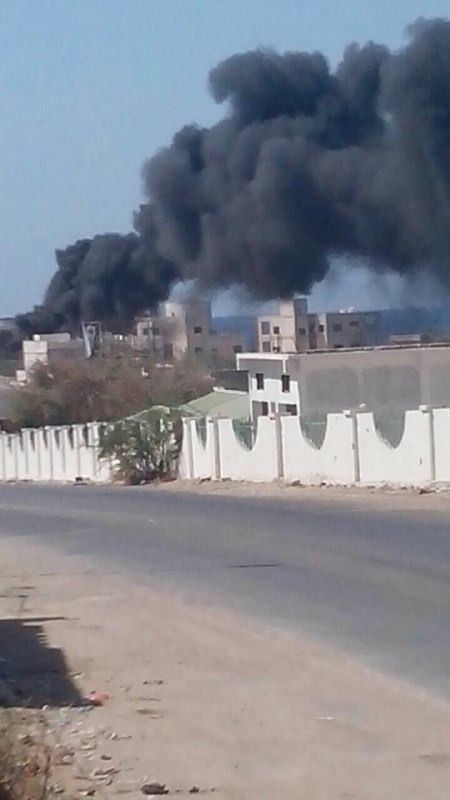 حضرموت: مقتل أكثر من 13 جندي وإصابة آخرين بثلاثة تفجيرات بسيارات مفخخة بالمكلا