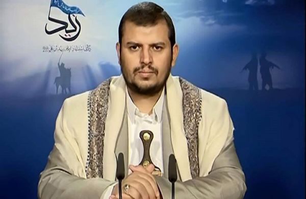 بالفيديو .. جنود حوثيون يهتفون بشعار 