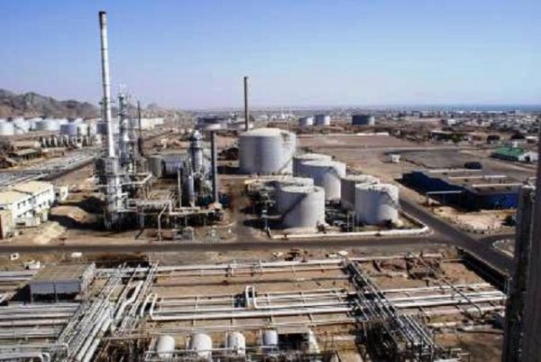 مسئوول بشركة النفط لـ (الموقع بوست ) : تفريغ 13 ألف طن من المازوت المخصصة لمحطات الكهرباء في عدن