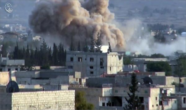 عشرات القتلى في غارات روسية بالقنابل العنقودية على مخبز في حلب