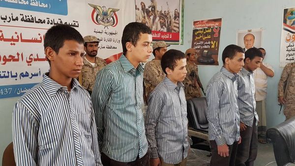 الجيش الوطني يفرج عن 52 طفلا كانوا يقاتلون في صفوف الحوثيين (صور)