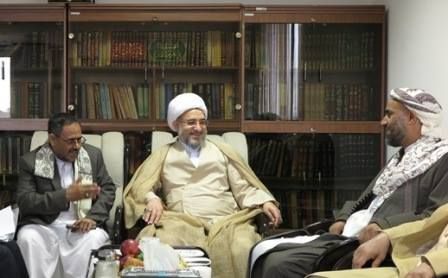 وفد يضم علماء دين حوثيين يزور "قم" الإيرانية ومصادر تكشف عن طبيعة مهمته