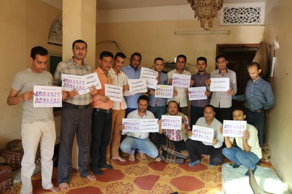 صحفيو تعز ينظمون وقفة احتجاجية للمطالبة بإطلاق سراح المختطفيين لدى المليشيات