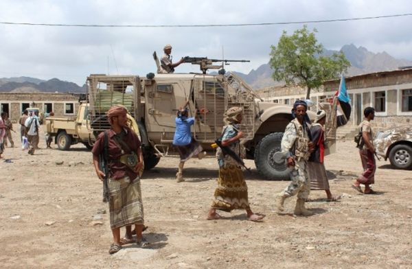 الطيران الأمريكي يقصف مواقع للمقاومة الشعبية وسط اليمن