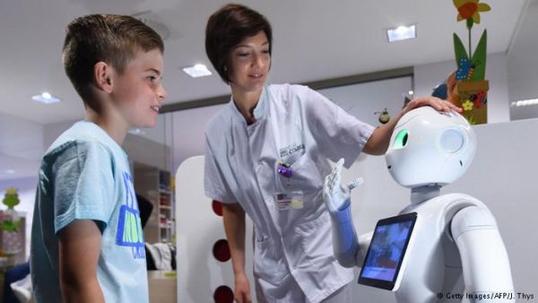 روبوت يكلم ويساعد المرضى في مستشفى بلجيكي