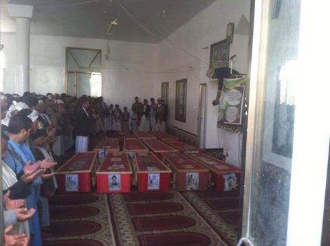 قرية واحدة بمديرية همدان تستقبل 12 جثة لأبنائها الذين قتلوا في صفوف الحوثيين (صورة)