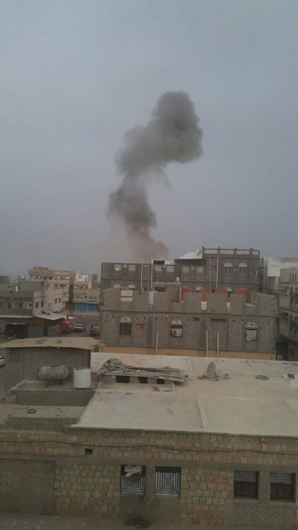 14 قتيلا وعدة جرحى بأربعة تفجيرات استهدفت نقاط تفتيش بمدينة المكلا (صور)