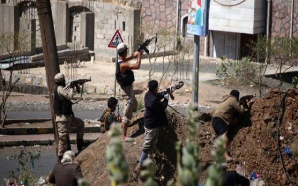 تعز: مواجهات مستمرة بين المقاومة والحوثيين والطيران يدمر آليات عسكرية للمليشيات