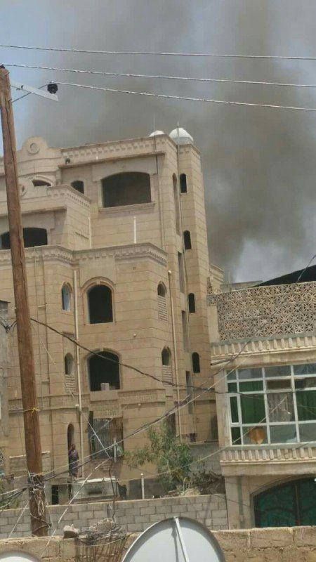 انفجارات في محيط مباني جامعة الايمان شمال العاصمة صنعاء نتيجة غارات عنيفة للتحالف (صور)