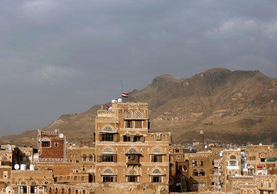 صناعة الطوب الطيني في اليمن.. بين التشييد والبناء ودمار الحرب (صور)