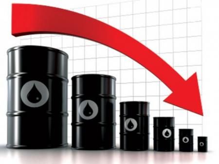 النفط في أدنى مستوى منذ أبريل نتيجة تخمة المعروض