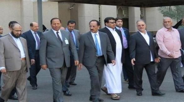 وفد الحكومة اليمنية يغادر الكويت بعد توقيعه مشروع الاتفاق الأممي
