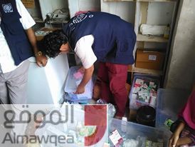 عدن : فريق طبي تابع للمفوضية السامية يقوم بفتح صيدلية مفتوحة في دار سعد وصرف الأدوية مجانا