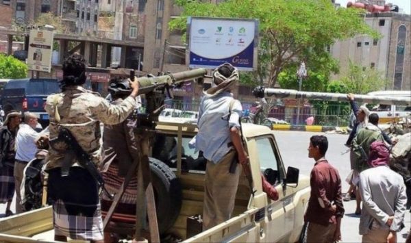 تداعيات مقتل قيادي حوثي في إب ..محاصرة إدارة الأمن وإطلاق النار على أمين عام المجلس المحلي