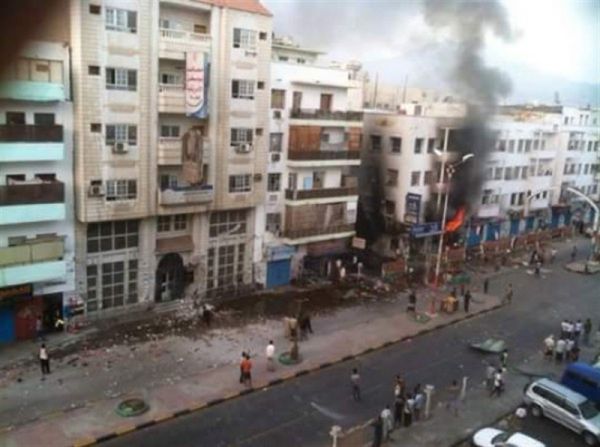 عدن : دوي إنفجار عنيف وسط سوق شعبي في التواهي ولا إصابات
