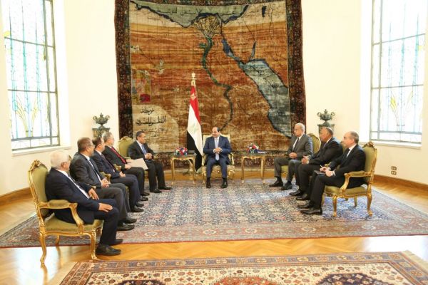 ما دلالات زيارة بن دغر لمصر؟ وهل سيتمكن من ترتيب وضع حزب المؤتمر في القاهرة؟ (تقرير خاص)