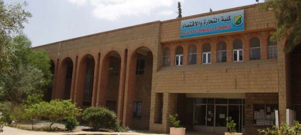 أكاديمي حوثي بجامعة صنعاء يدرج سؤالا إجباريا لطلاب كلية التجارة حول 