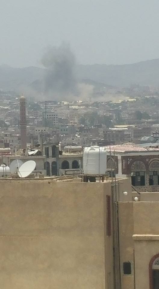 طيران التحالف يكثف غاراته على معسكرات للحوثيين والمخلوع في العاصمة صنعاء (صور)