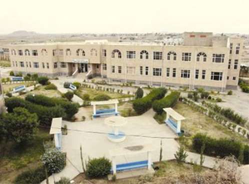 استقالة جماعة لعمادة كلية الطب في ذمار احتجاجا على محاولة الحوثيين الاستحواذ على مقاعد الطلبة