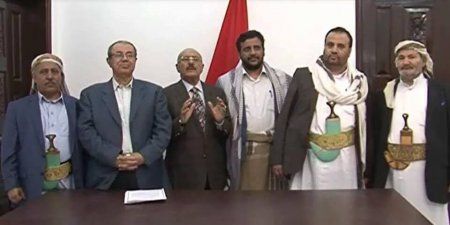 سياسيون مصريون: إعلان الإنقلابيون عن حكومة يدمر الحل السياسي في اليمن