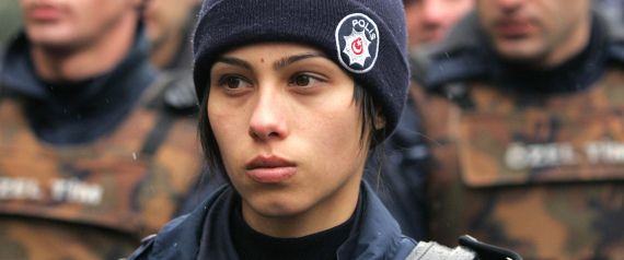 لأول مرة منذ عقود.. تركيا تسمح للشرطيات بارتداء الحجاب خلال أوقات الدوام الرسمي