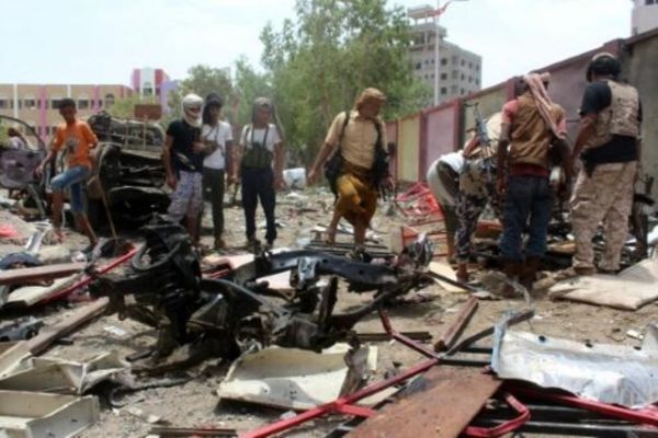 الحكومة: تفجير عدن الارهابي محاولة يائسة للنيل من عزيمة اليمنيين الموحدين ضد الانقلاب والإرهاب