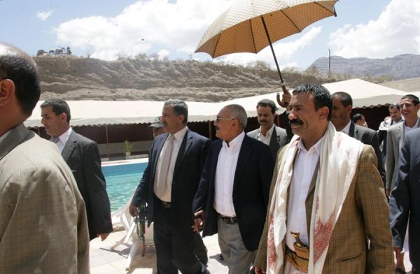 صحيفة لندنية: صالح يشتري ولاء قيادات بارزة بجماعة الحوثي