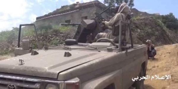 مليشيا الحوثي والمخلوع تواصل قصف مواقع الجيش والمقاومة في جبهة الاحكوم جنوب تعز