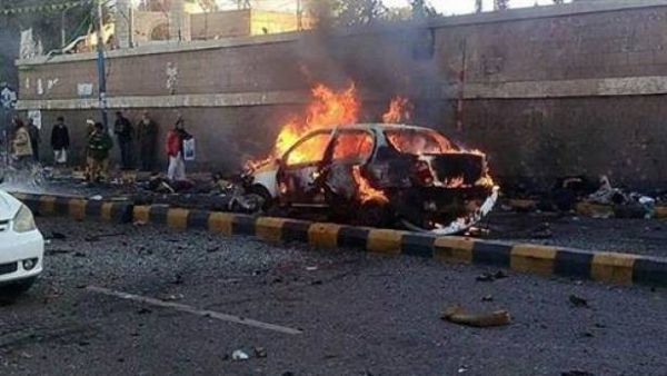 مقتل ثلاثة أشخاص بانفجار سيارة ملغومة شمال العاصمة صنعاء