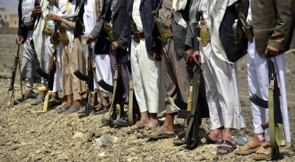عمران : نقاط أمنية للحوثيين تحتجز نساء وعوائل في مديرية المدان