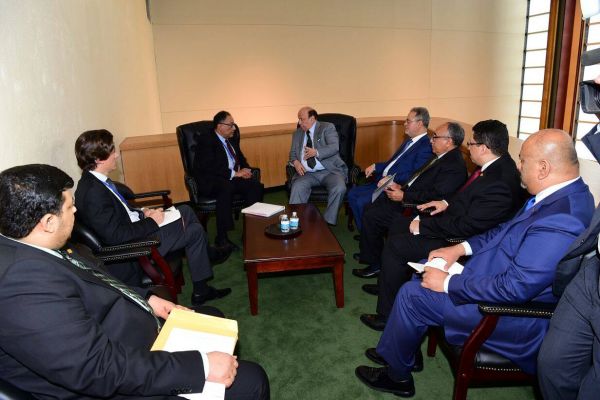 الرئيس هادي يوضح حيثيات قرار نقل البنك المركزي  والبنك الدولي يرحب بالقرار