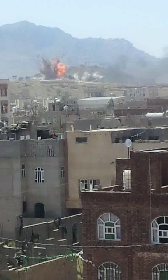سلسلة غارات عنيفة للطيران على أهداف في العاصمة صنعاء ونهم وعمران